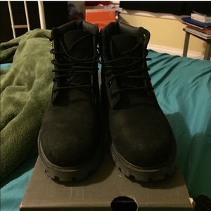 Black timberland boot
